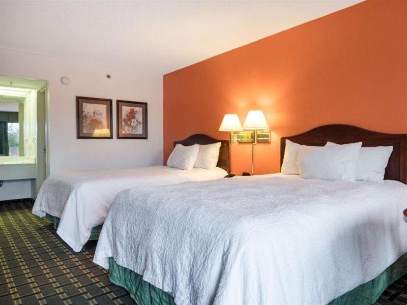 Dublin Inn And Suites Bagian luar foto