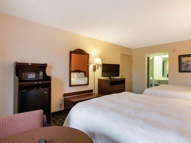 Dublin Inn And Suites Bagian luar foto