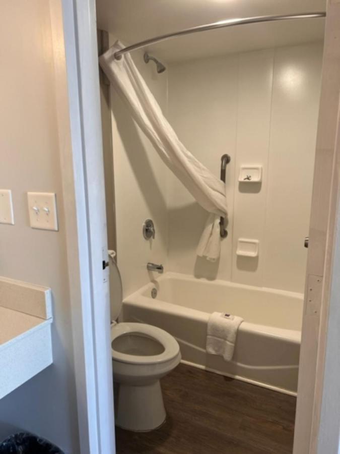 Dublin Inn And Suites Bagian luar foto